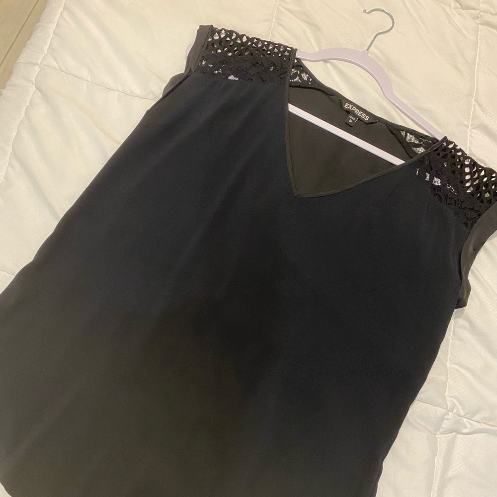 Express gramercy tee with sleeve detail